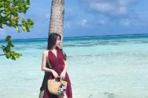 一天4个瓜出轨、破产、黄一鸣自称愿意被包养一个比一个离谱